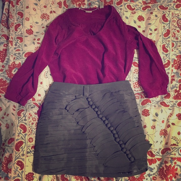 Adorable Grey skirt- Free Top! - Picture 2 of 6